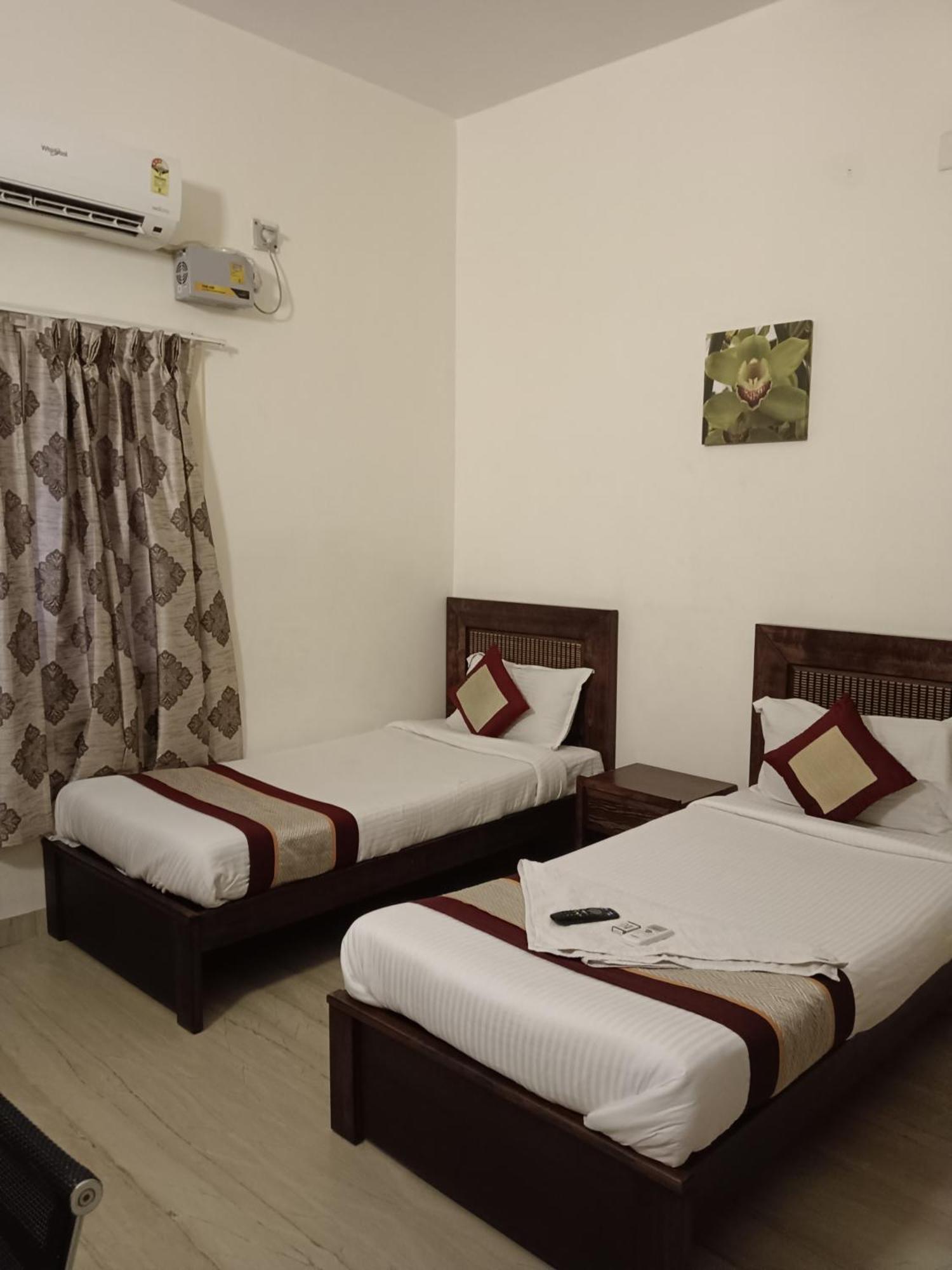 Iris Comfort Inn Chennai Ngoại thất bức ảnh