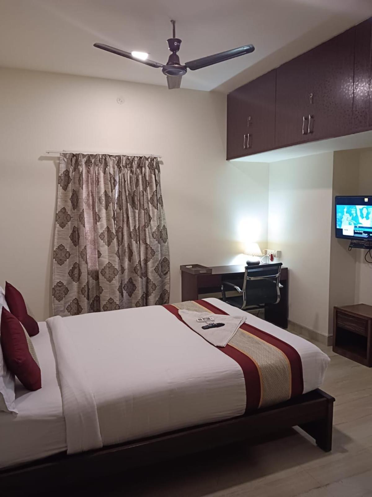 Iris Comfort Inn Chennai Ngoại thất bức ảnh