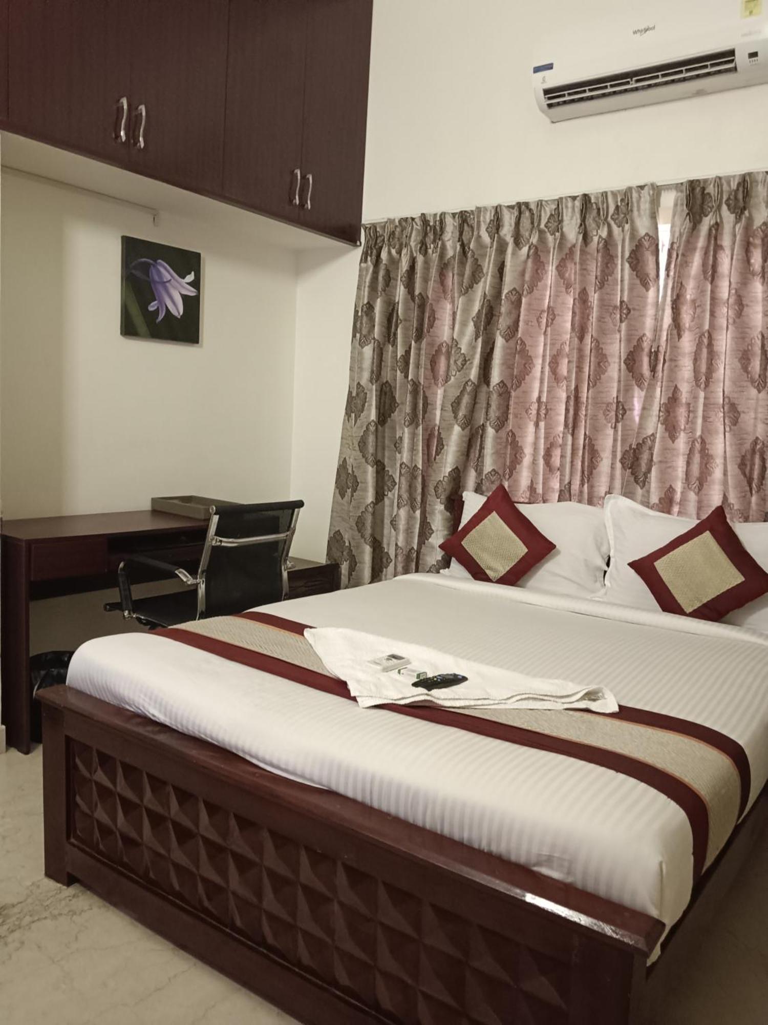 Iris Comfort Inn Chennai Ngoại thất bức ảnh